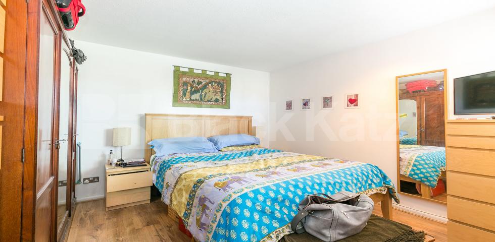 			New Instruction In Heart Of Crouch End !, 1 Bedroom, 1 bath, 1 reception Flat			 Crescent Road, CROUCH END